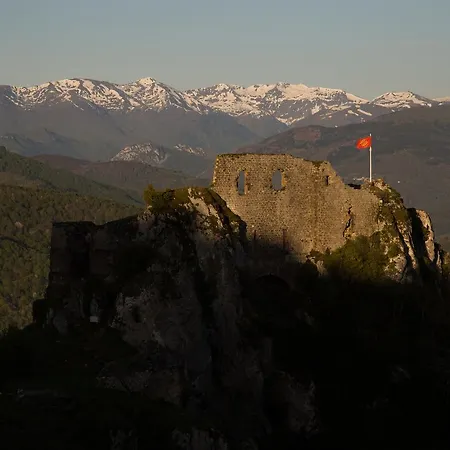 Inn D'etape De *